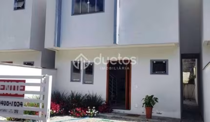 Linda casa no Bairro Souza Cruz.