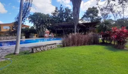 Granja de ALTO PADRÃO com 1 hectare em Aldeia!