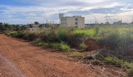 VENDE-SE  LOTE DE 300M2 NA SEGUNDA   RUA DA BR 040... SOL NESCENTE LUZIÂNIA-GO