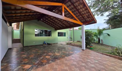 Linda Casa 3 dormitórios 1 suíte, vaga para 4 carros, bairro Campos Eliseos, Taubaté
