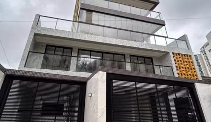 Apartamento com três suítes em Caiobá