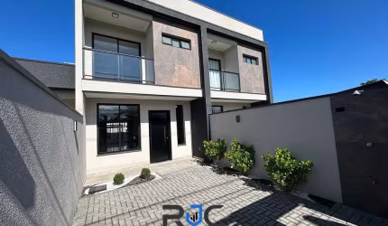Sobrado com piscina três quartos Currais