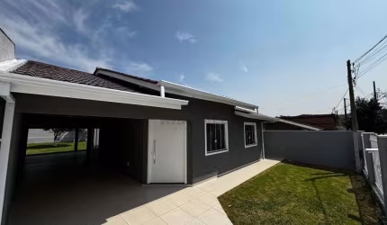 LINDA CASA COM EDÍCULA INTEGRADA E AMPLO QUINTAL NO SÃO MARCOS