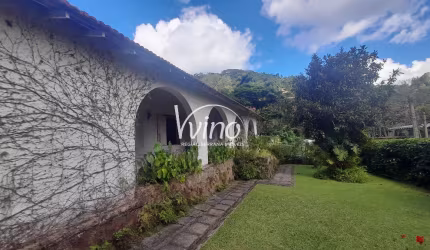 Maravilhosa casa no coração de Nogueira