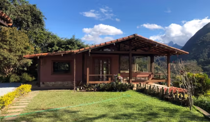 Duas casas dentro de Condomínio em Itaipava