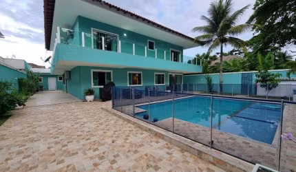 Maravilhosa casa duplex 05 quartos 3 suítes e piscina.