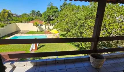 Linda casa em condomínio Village Maradendi