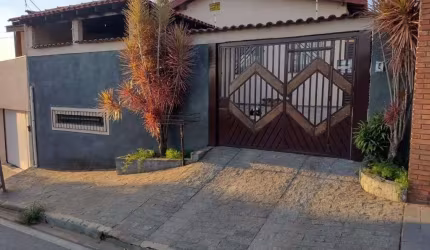 Casa à Venda em Jardim Simus, Sorocaba - SP
