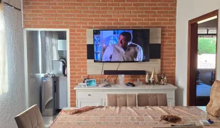 Casa à Venda com Amplo Terreno – Ideal para Construção ou Moradia