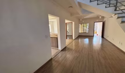 Casa Alto Padrão na Vila Cristal, 5 Dorms, 5 Min do Centro — R$ 4.500 Locação