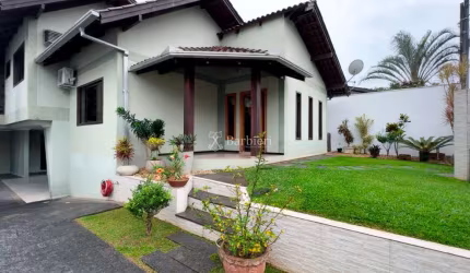 Casa com 4 quartos à venda na Escola Agrícola, Blumenau , 330 m2 por R$ 1.930.000
