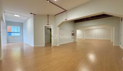 Ponto comercial com 8 salas para alugar no Centro, Blumenau , 700 m2 por R$ 25.000