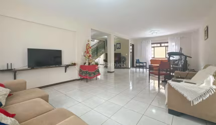 Casa com 4 quartos à venda no Itoupava Central, Blumenau , 304 m2 por R$ 900.000