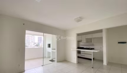 Apartamento com 2 quartos para alugar no Centro, Blumenau , 76 m2 por R$ 2.700