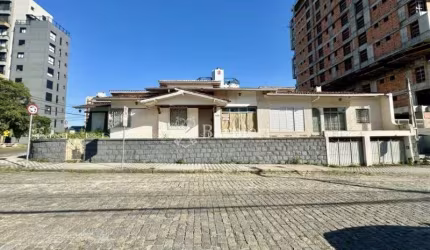 Casa com 5 quartos para alugar no Victor Konder, Blumenau , 444 m2 por R$ 9.000