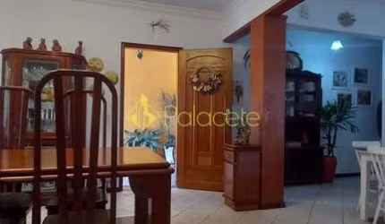 Casa à venda 4 Quartos, 1 Suite, 250M², Esplanada Independência, Taubaté - SP