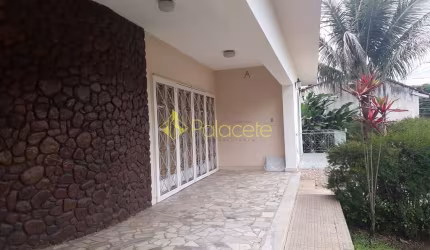 Casa à venda e locação 3 Quartos, 1 Vaga, 935M², Alto do Tabaú, Pindamonhangaba - SP