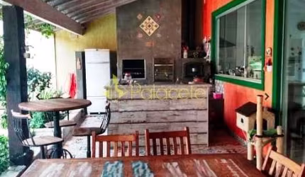 Casa à venda 4 Quartos, 2 Suites, 2 Vagas, 300M², São Benedito, Pindamonhangaba - SP