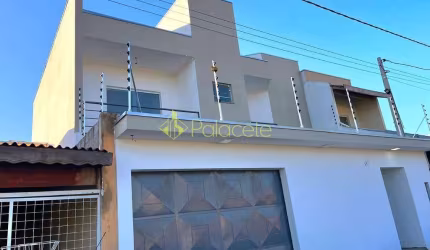 Sobrado dos sonhos com 3 suítes, edícula, quintal amplo e garagem para 4 carros em bairro tranquilo