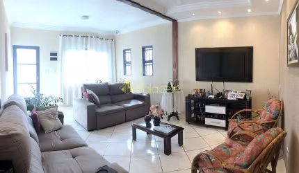 Casa à venda 3 Quartos, 2 Suites, 5 Vagas, 410M², Santana, Pindamonhangaba - SP