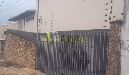 Casa à venda 3 Quartos, 1 Suite, 2 Vagas, Centro, Pindamonhangaba - SP