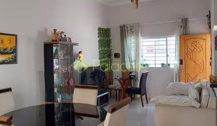 Casa à venda 3 Quartos, 1 Suite, 2 Vagas, 176M², Loteamento Residencial e Comercial Flamboyant, Pin