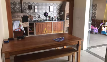 Casa à venda 3 Quartos, 3 Suites, 3 Vagas, 210M², Santana, Pindamonhangaba - SP