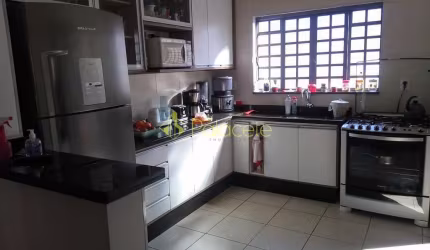Casa à venda 2 Quartos, 1 Suite, 2 Vagas, 262M², Mantiqueira, Pindamonhangaba - SP