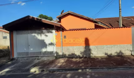 Casa à venda 3 Quartos, 2 Vagas, 300M², Laerte Assunção, Pindamonhangaba - SP