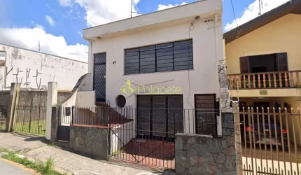 Casa Ampla no Centro: Ideal para Moradia ou Transformação em Ponto Comercial com Ótima Localização