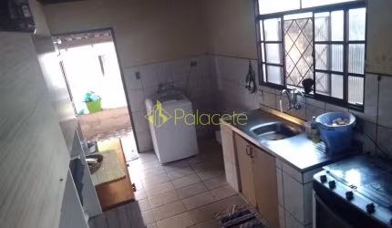Casa à venda 3 Quartos, 2 Vagas, 325M², Feital, Pindamonhangaba - SP