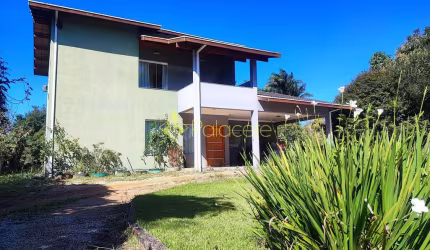 Casa à venda 3 Quartos, 1 Suite, 4 Vagas, 2105M², Parque Lago Azul, Pindamonhangaba - SP