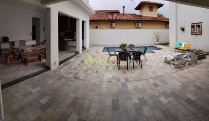Casa à venda 3 Quartos, 3 Suites, 4 Vagas, 700M², Socorro, Pindamonhangaba - SP | COLONIAL VILLAGE