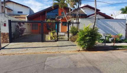 Casa à venda 3 Quartos, 1 Suite, 6 Vagas, 570M², Jardim das Nações, Taubaté - SP