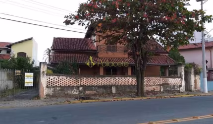Casa à venda e locação 3 Quartos, 8 Vagas, Centro, Tremembé - SP