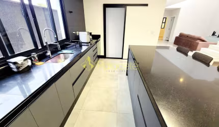 Casa à venda 4 Quartos, 2 Suites, 2 Vagas, 300M², Piracangaguá, Taubaté - SP | Condomínio Ouroville