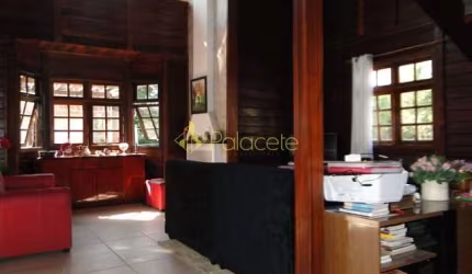Chácara à venda 3 Quartos, 3 Suites, 10 Vagas, 2000M², Parque Lago Azul, Pindamonhangaba - SP