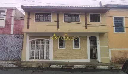Sobrado com 3 dormitório uma suíte ,  3  banheiros  no centro  de  Pindamonhangaba, SP
