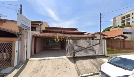 Oportunidade Imperdível: Casa Comercial a 5 Min do Centro, Perfeita para Empresas com Ampla Estrutu