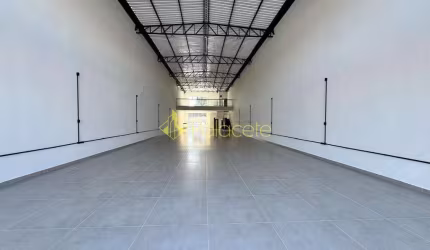 Espaço Comercial para Locação: Galpão com 397,35 m² de Área Útil, Pé Direito Alto, Salão Amplo e Lo