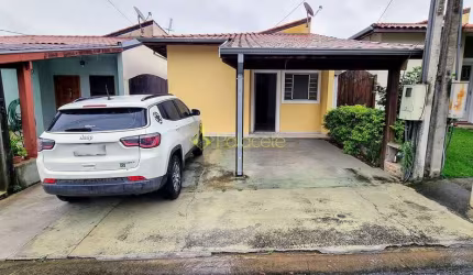 Casa Aconchegante em Condomínio Fechado com 2 Quartos, Área de Churrasco e Lazer Completo para a Fa