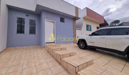 Linda casa térrea com 3 dormitórios, excelente acabamento e amplo quintal no Condomínio Vila Romana