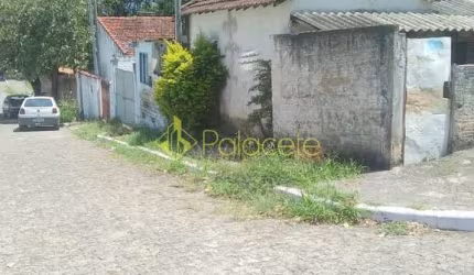 Terreno de esquina com 300m2 contendo casas antigas,  à venda, centro, Cachoeira Paulista, SP