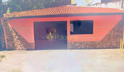 Casa Térrea à venda, com excelente m2, amplos comodos, proximo aos sprincipais hoteis de Aparecida,
