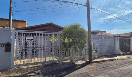 Casa Térrea com 3 Dormitórios, Suíte, Edícula, Ampla Área Externa e Segurança, Ideal para Sua Famíl