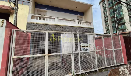 Imóvel Comercial Exclusivo no Centro de Pindamonhangaba com Estrutura Versátil e Localização Estrat