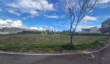 Terreno de Esquina no Condomínio Colonial Village 2, com 865m² em Localização Central e Imponente!