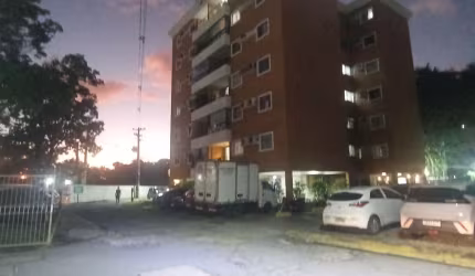 Apartamento no Cordeiro desocupado 3 Qts