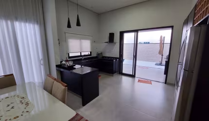 Casa com 3 dormitórios para alugar, 160 m² por R$ 7.200,00/mês - Residencial Central Parque - Salto/SP