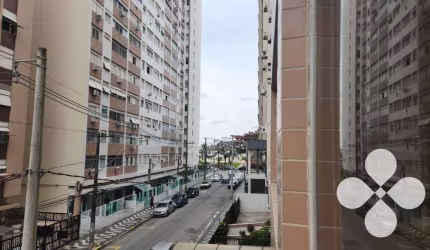 Apartamento 02 quartos no Gonzaga a meia quadra da praia